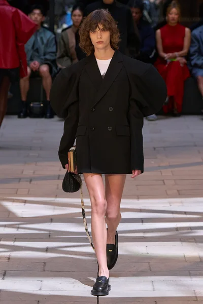 Look 11